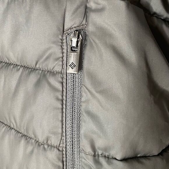 Women’s Columbia Budding Crocus Quilted Puffer Jacket in Grey - Picture 4 of 8